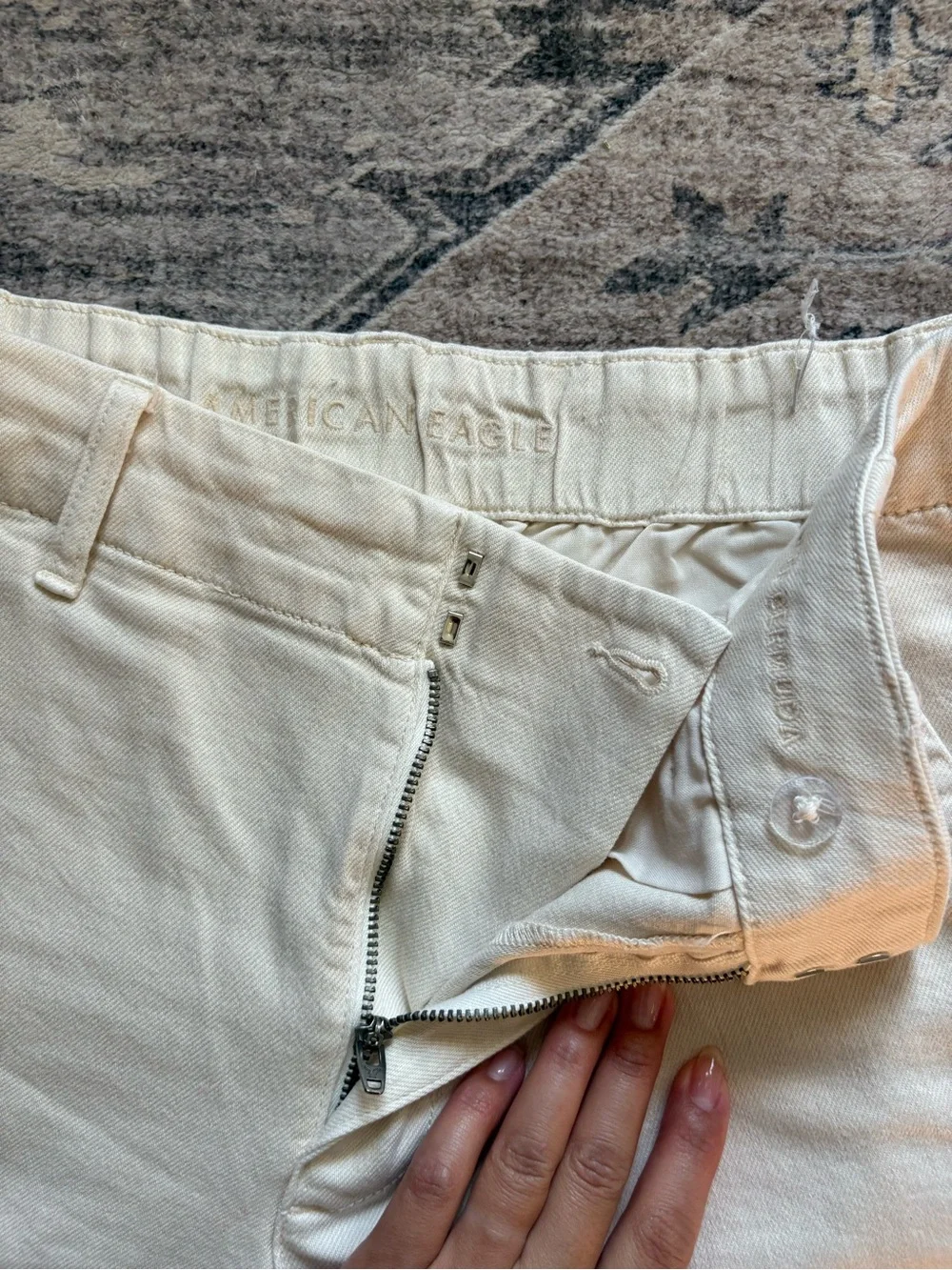 American eagle Stretch Low-Rise Baggy Bermuda Shorts size 6 light tan